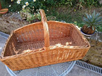 Grand panier de service ou présentoir beschikbaar voor biedingen