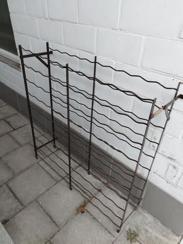 Prachtig vintage Rigidex wijnrek (100 flessen) beschikbaar voor biedingen