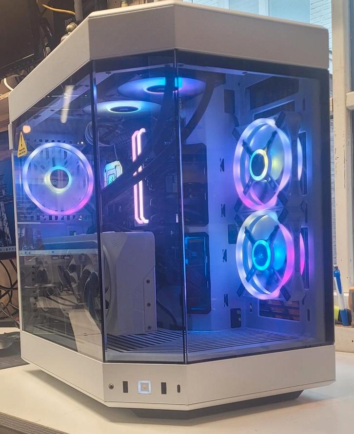 RefurbishedGamePC/I5-12440/RTX 4070 Ti White Build/32GB/RGB, Computers en Software, Desktop Pc's, Refurbished, SSD, 32 GB, Met videokaart