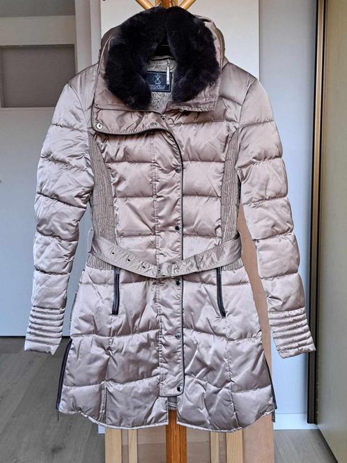 Lichtbruine donsjas maat 36, Kleding | Dames, Jassen | Winter, Zo goed als nieuw, Maat 36 (S), Beige, Ophalen
