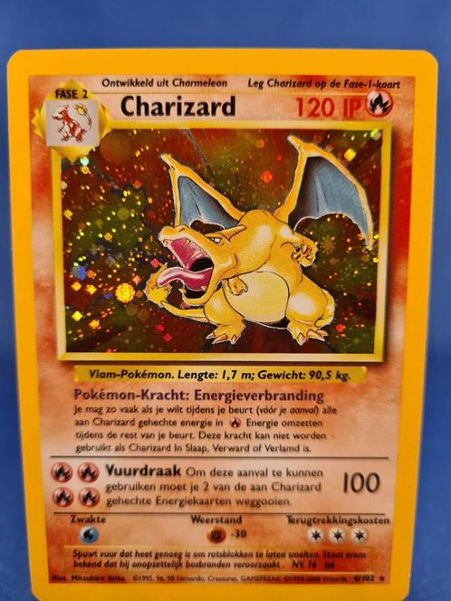 Charizard 4/102 - Base (NL), Hobby en Vrije tijd, Verzamelkaartspellen | Pokémon, Zo goed als nieuw, Verzenden