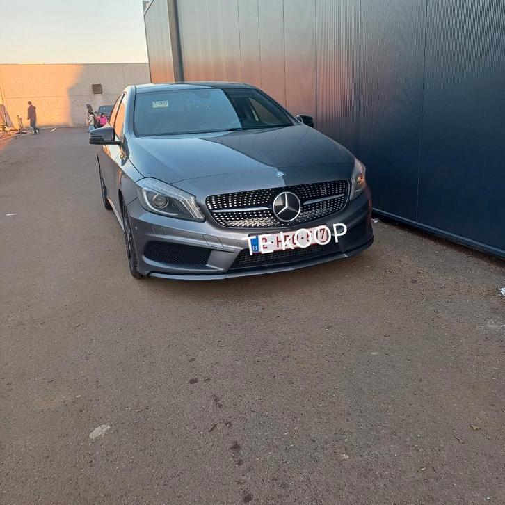 Mercedes-Benz  A180 AMG, Autos, Mercedes-Benz, Particulier, Classe A, ABS, Caméra de recul, Régulateur de distance, Airbags, Air conditionné