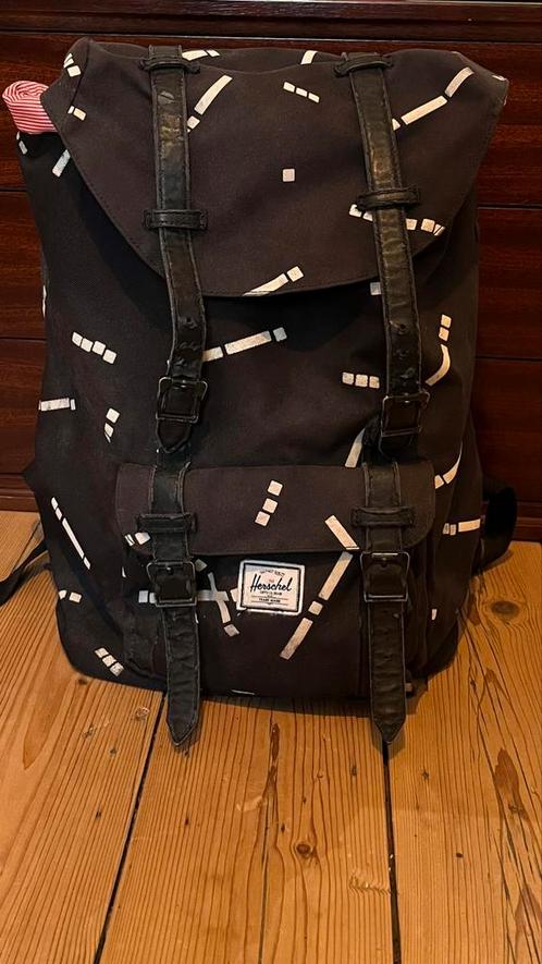 Herschel rugzak met laptopvak, Handtassen en Accessoires, Tassen | Rugtassen, Gebruikt, Overige merken, 30 tot 45 cm, Ophalen