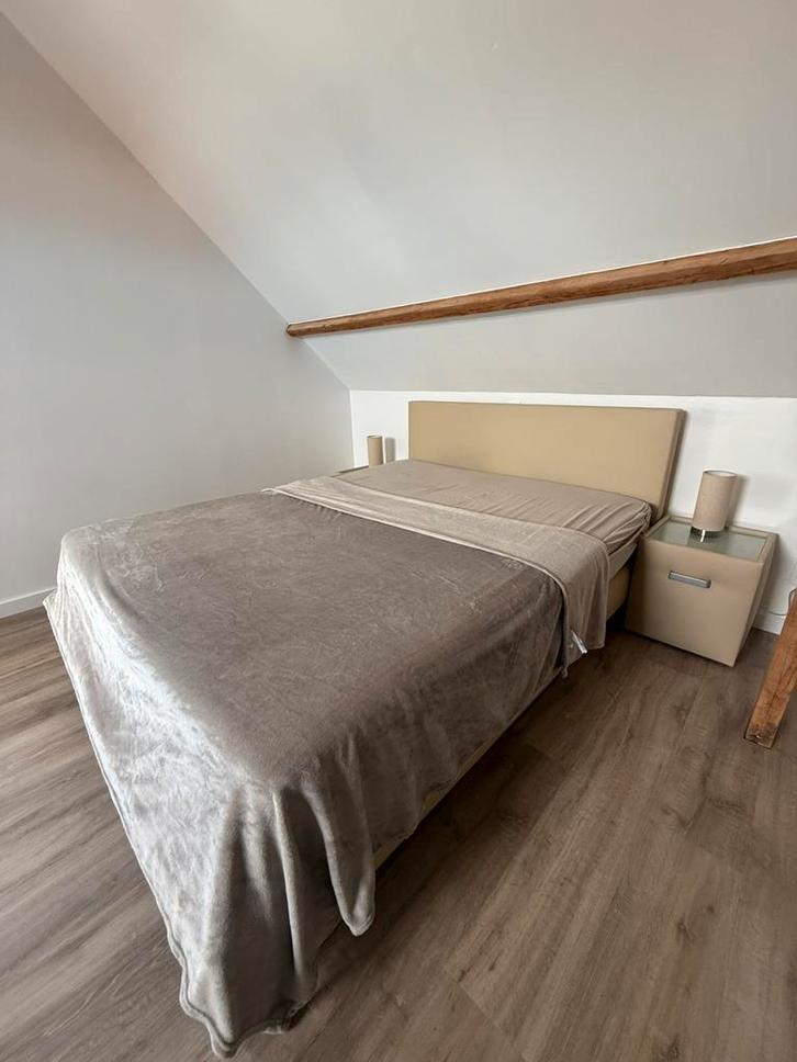 Tweepersoonsbed met nachtkastjes, lampen & matras, Huis en Inrichting, Slaapkamer | Bedden, Zo goed als nieuw, Tweepersoons, 160 cm