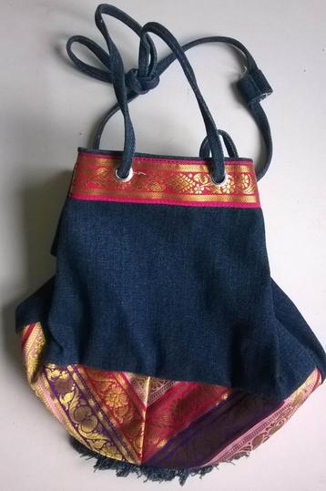 Dameshandtas in jeans beschikbaar voor biedingen