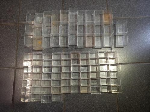 32 grote en 64 kleine plastic opbergbakjes, Doe-het-zelf en Bouw, Kratten en Dozen, Gebruikt, Overige typen, Ophalen