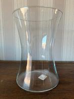 Vase en verre de taille moyenne — 25 cm de haut, Moins de 50 cm, Enlèvement ou Envoi, Autres couleurs, Comme neuf