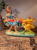 Vintage veelkleurig gipsen beeldje meisje met vogels, Antiek en Kunst, Curiosa en Brocante, Ophalen of Verzenden