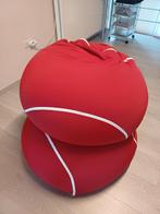 2 Poufs rouges thebool, Enlèvement