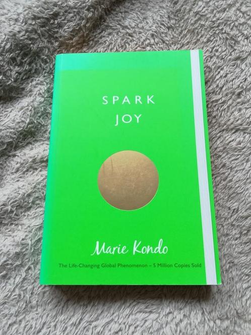 Spark Joy - Marie Kondo, Livres, Conseil, Aide & Formation, Comme neuf, Enlèvement ou Envoi