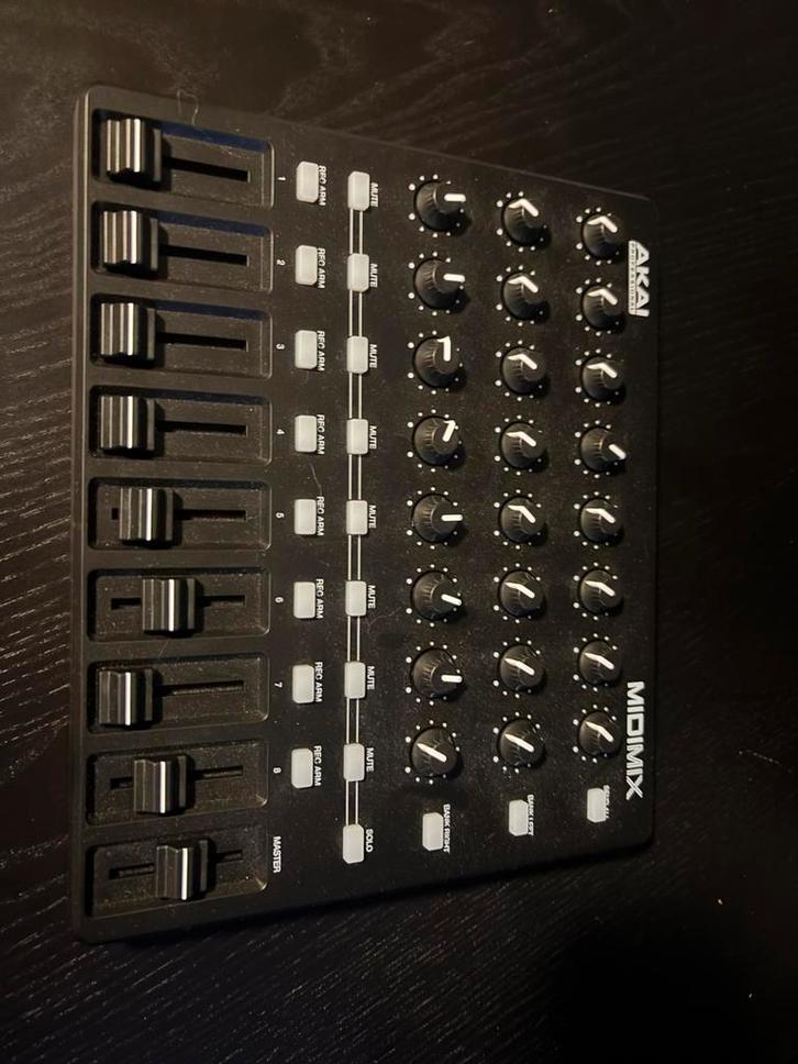 AKAI MIDImix – vrijwel nieuw, 1 gebruikt, DAW-mixer USB, Muziek en Instrumenten, Midi-apparatuur, Zo goed als nieuw, Ophalen