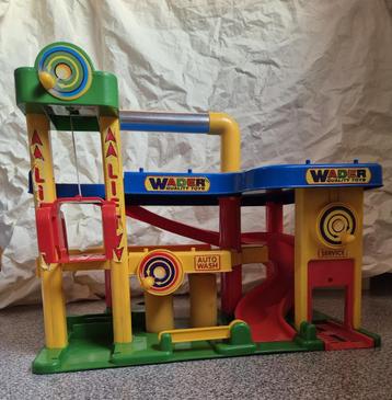 Wader Quality Toys Garage beschikbaar voor biedingen