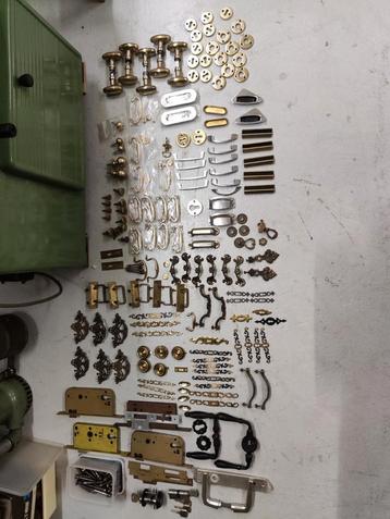 Vintage meubelbeslag  beschikbaar voor biedingen