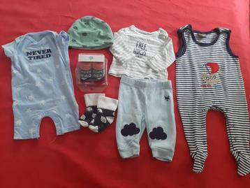 Babykledij maat 50 beschikbaar voor biedingen