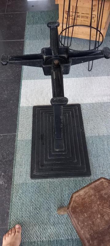 tafelpoot gietijzer industrieel vintage tafel beschikbaar voor biedingen