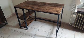 Bureau, kast, rekken en bijzettaffels beschikbaar voor biedingen
