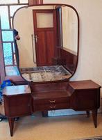 Coiffeuse ancienne, Enlèvement