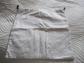 DELVAUX Grote geborduurde hoes met logo beschikbaar voor biedingen