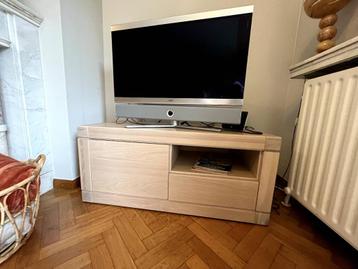 Beige houten tv-meubel beschikbaar voor biedingen