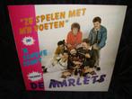 LP De Marlets – Ze Spelen Met M'n Voeten Zei 'N Scheve Schot, CD & DVD, Vinyles | Néerlandophone, Comme neuf, Enlèvement ou Envoi