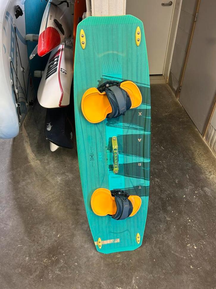 F-one Trax Kiteboard 137, Watersport en Boten, Kitesurfen, Zo goed als nieuw, Kiteboard, Ophalen of Verzenden