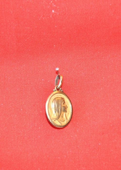 pendentif religieux plaqué or profil vierge marie (x2008), Handtassen en Accessoires, Kettinghangers, Gebruikt, Overige materialen