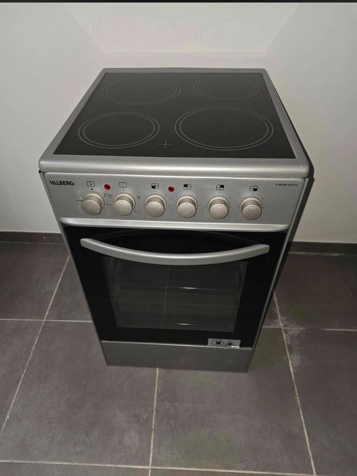 Gazinière à induction quatre foyers avec four, Electroménager, Fours, Enlèvement