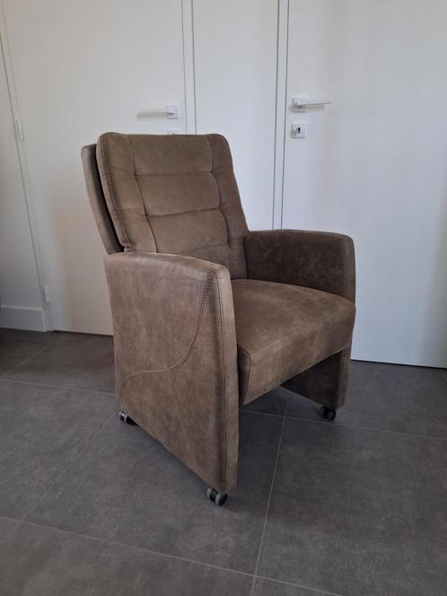 Olijfgroen 1 persoons fauteuil, Huis en Inrichting, Fauteuils, Zo goed als nieuw, Stof, Ophalen