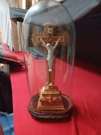 Glazen stolp met kruisbeeld, Antiek en Kunst, Antiek | Religieuze voorwerpen, Ophalen