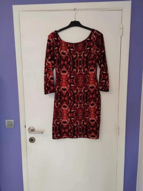 Robe Guess taille L 40 impeccable, Vêtements | Femmes, Robes, Comme neuf, Taille 42/44 (L), Rouge, Longueur genou, Enlèvement ou Envoi