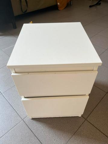 Nachtkastje wit IKEA beschikbaar voor biedingen
