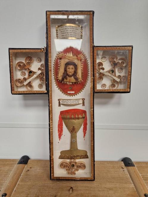 Glazen relikwie kruis begin19e eind 18e eeuw, Antiquités & Art, Antiquités | Objets religieux, Enlèvement ou Envoi