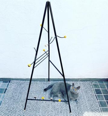 Joan Miró kapstok vintage design  beschikbaar voor biedingen
