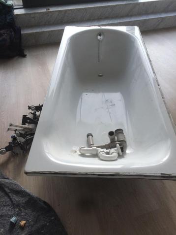 bad van wit staal 170x75cm beschikbaar voor biedingen