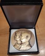 Bronzen medaille koning Filip en koningin Mathilde, Ophalen of Verzenden, Brons