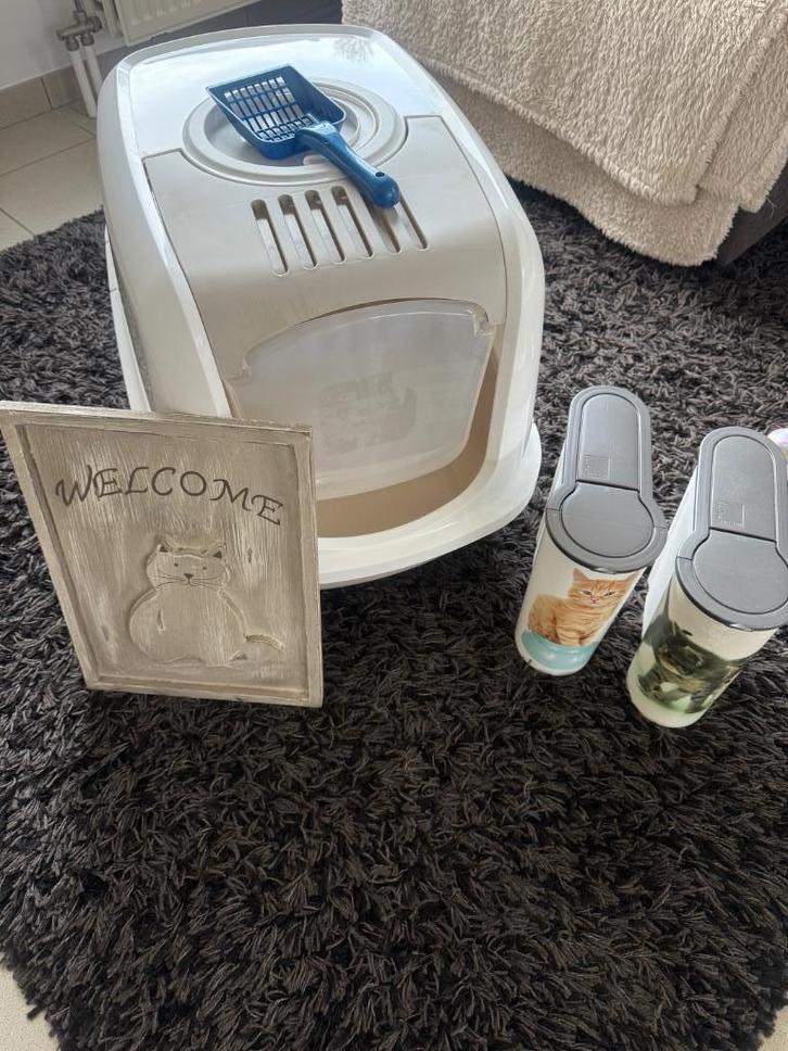 Kattenbak Xl beige kleur., Dieren en Toebehoren, Kattenbakken, Zo goed als nieuw, Gesloten, Ophalen