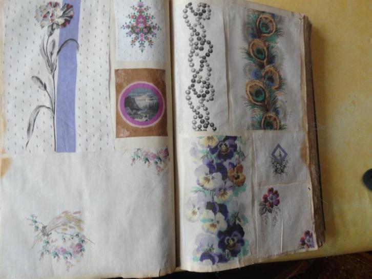 Livre d"échantillons de tissus imprimé, Antiquités & Art, Art | Autres Art, Enlèvement ou Envoi