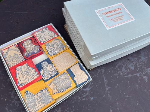 stempeldoos Belgische geschiedenis - Lambrechts (7 beschikb), Antiek en Kunst, Curiosa en Brocante, Ophalen of Verzenden