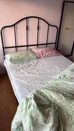 Ikea bed, metalen frame met gouden accenten, twijfelaar, Huis en Inrichting, Slaapkamer | Bedden, Ophalen, Twijfelaar, 140 cm