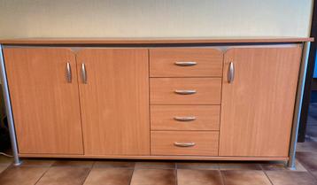 Dressoir en vitrinekast beschikbaar voor biedingen