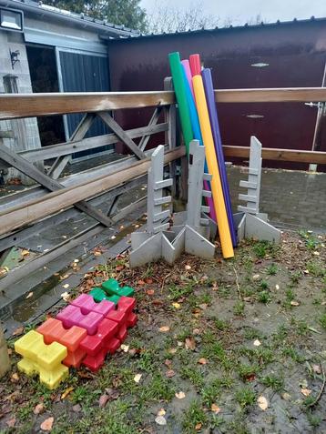 Materiaal voor ponykampjes beschikbaar voor biedingen