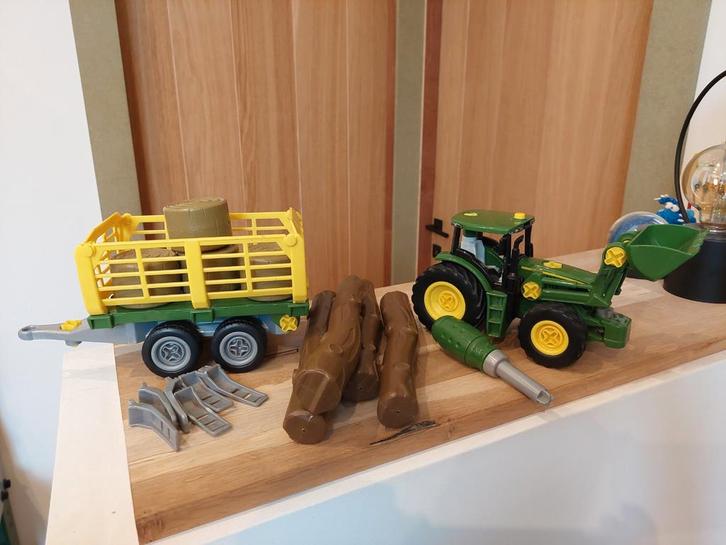 Werkbank van Bosch met 2 boormachines en tractor, Enfants & Bébés, Jouets | Véhicules en jouets, Utilisé, Enlèvement