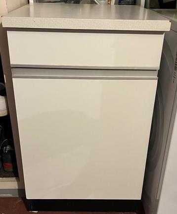 Gratis Keukenkastje  beschikbaar voor biedingen