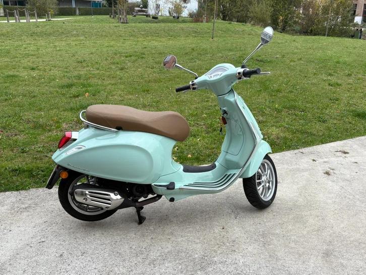 Prachtige Vespa Primavera 50 Latte Menta - Zo goed als nieuw, Fietsen en Brommers, Scooters | Vespa, Zo goed als nieuw, Overige modellen