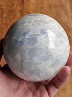 Belle sphère en calcite bleue - 9,5 cm - 1 235 g !, Enlèvement ou Envoi, Minéral