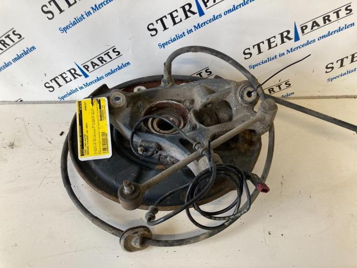 Fusee links-achter van een Mercedes E-Klasse, Auto-onderdelen, Ophanging en Onderstel, Mercedes-Benz, Gebruikt, 3 maanden garantie