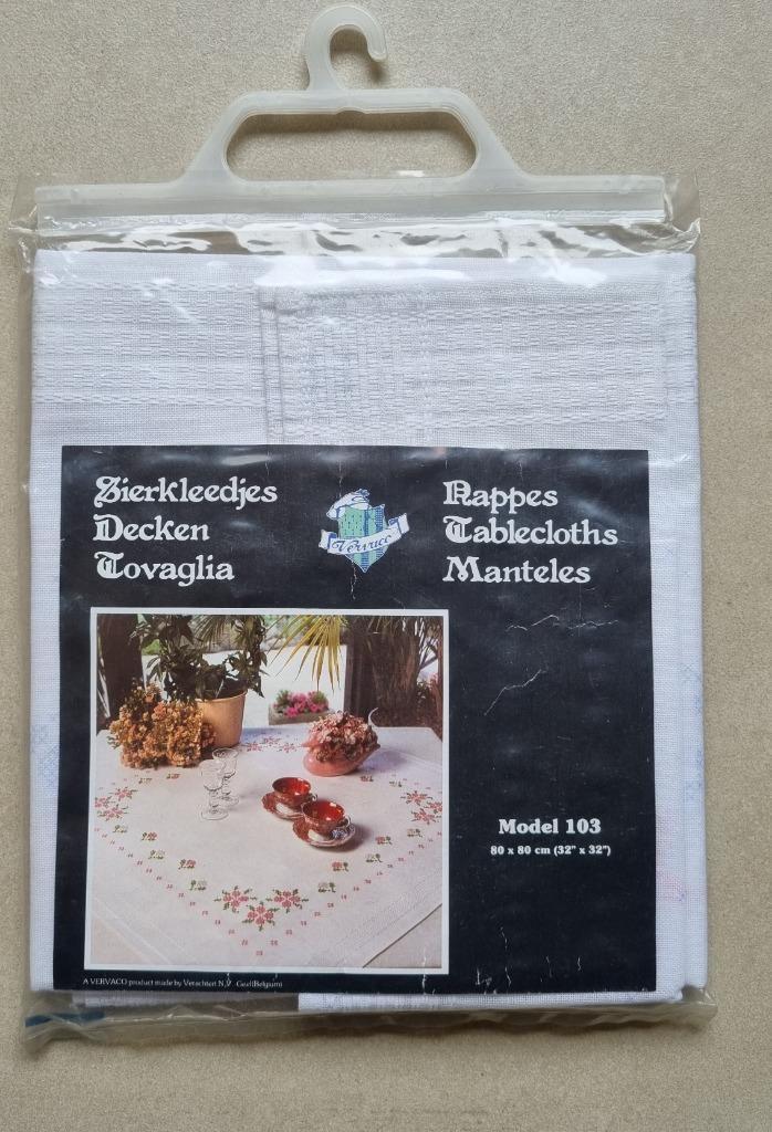 Borduurpakket sierkleed, Hobby en Vrije tijd, Borduren en Borduurmachines, Nieuw, Borduurpakket, Handborduren, Ophalen of Verzenden