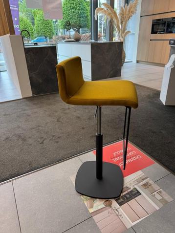 Barkrukken beschikbaar voor biedingen