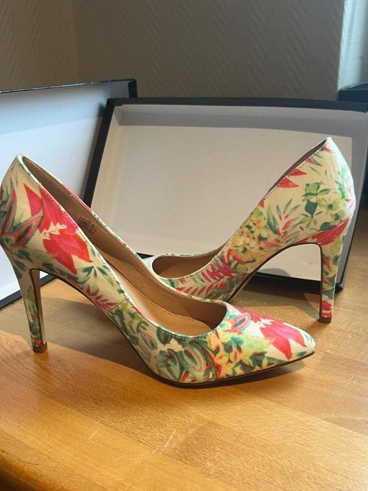 Closet Clear-Out! +/- 40 pairs of high-heeled shoes!, Vêtements | Femmes, Chaussures, Comme neuf, Escarpins, Autres couleurs, Enlèvement