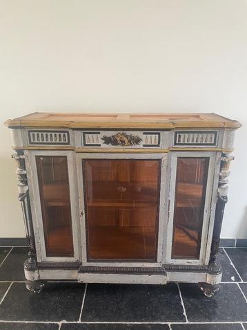 Buffet ancien avec plateau en marbre